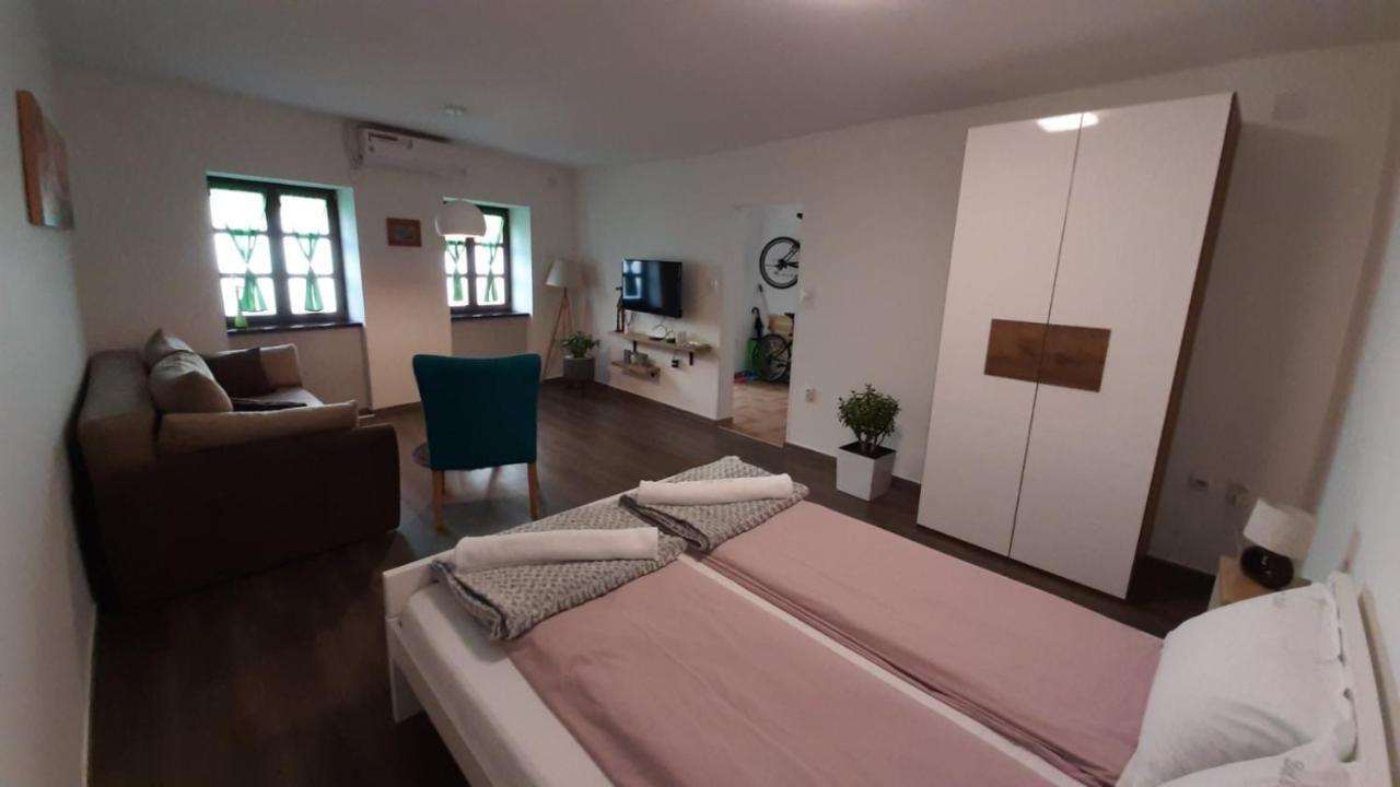 Апартаменты Bed&Bike Сремски-Карловци Экстерьер фото